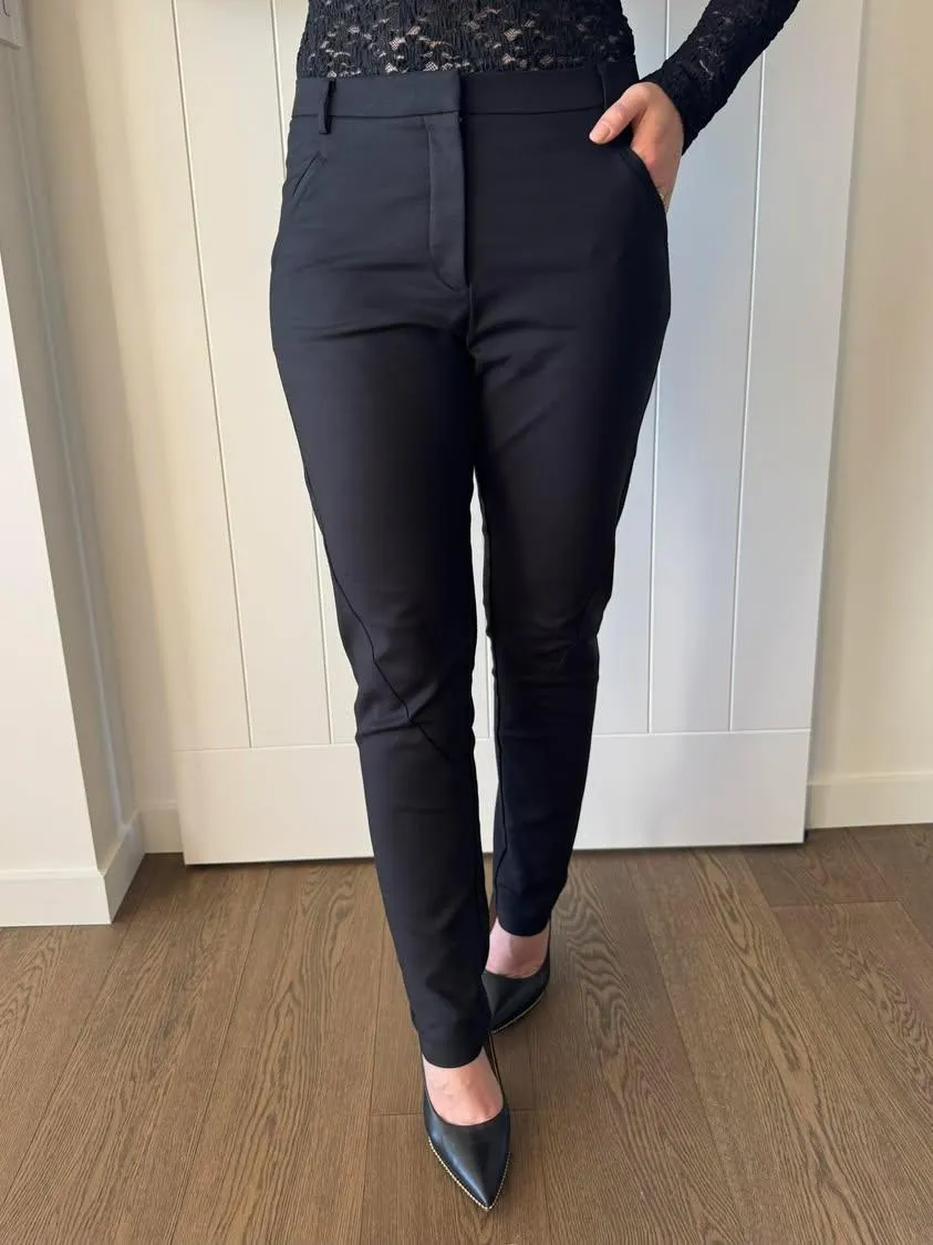 4067 - Lyon Pant - Black