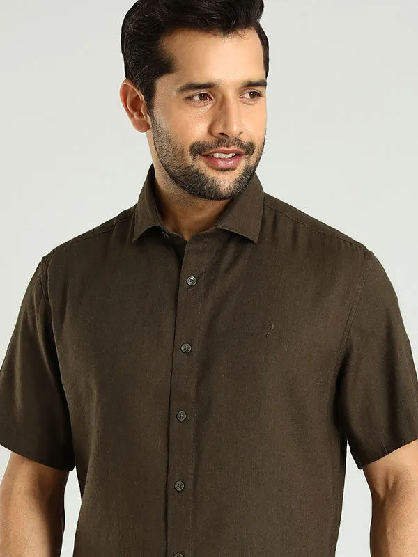 Men Solid Half Sleeve Linen Blend Shirt
