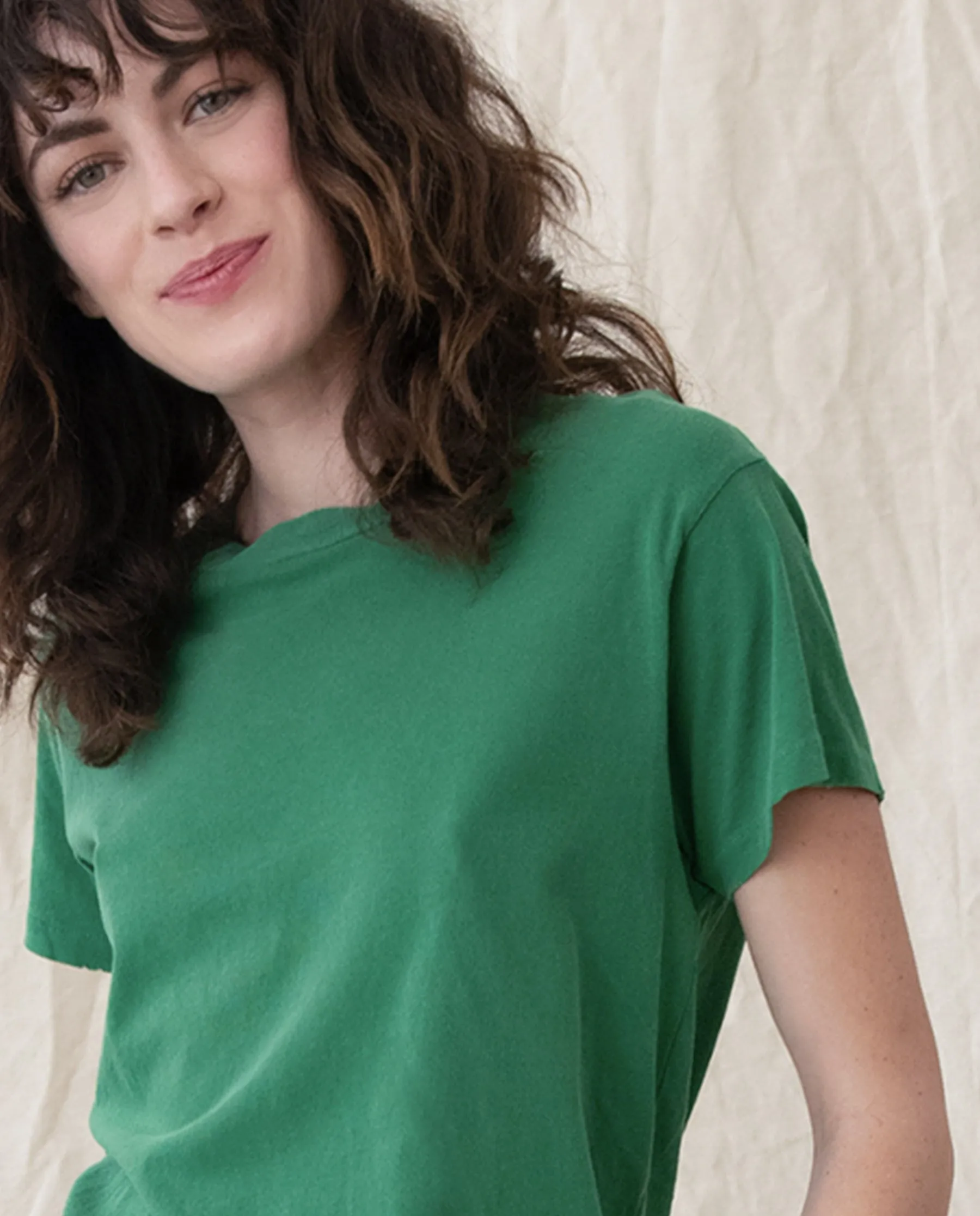 The Slim Tee. Solid -- BOTTLE GREEN